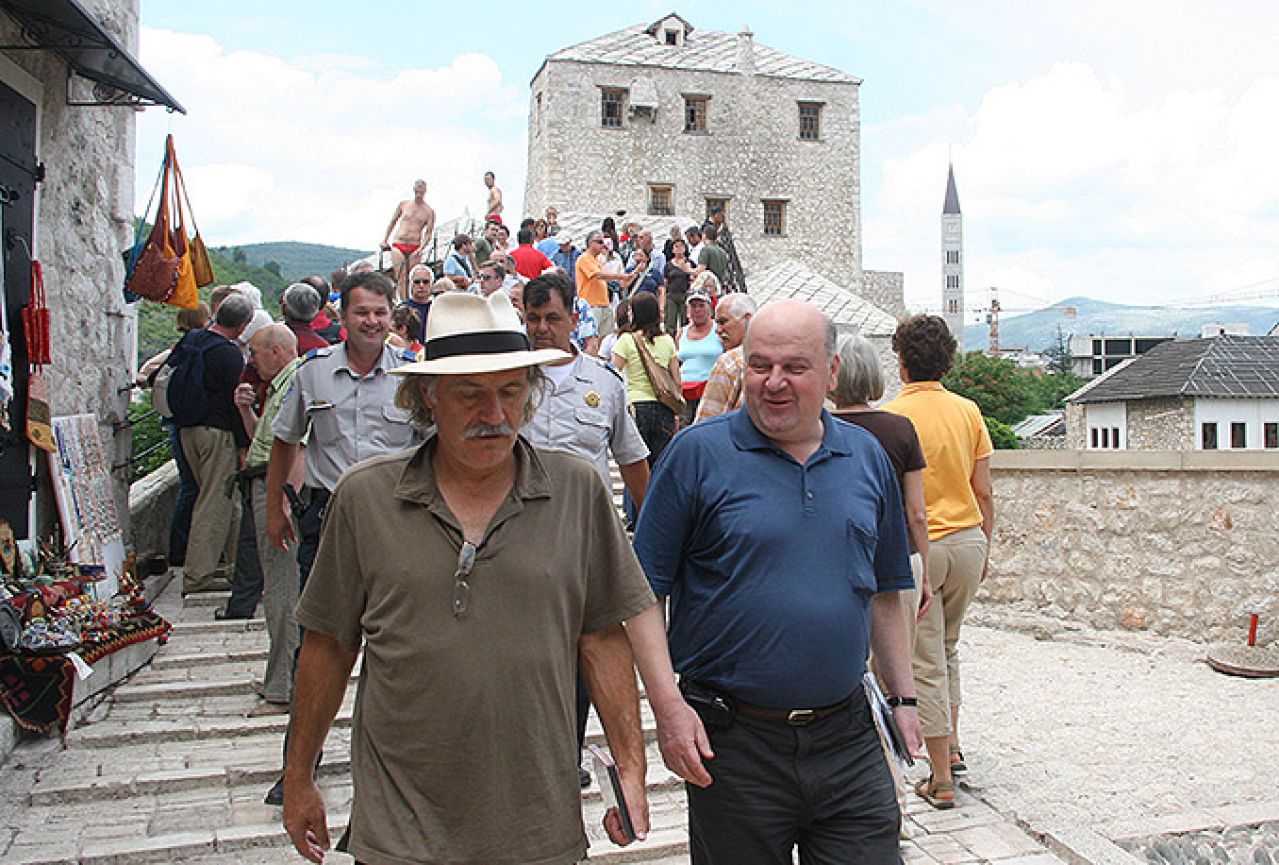 Rade Šerbedžija naručio suvenir iz Starog grada