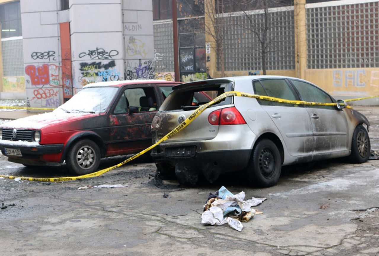 Sarajevo: Zapaljen jedan, a izgorjela dva automobila