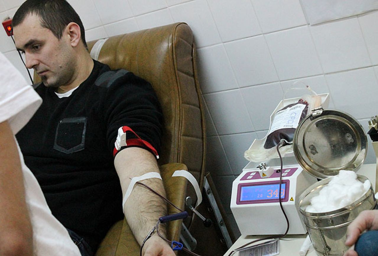 Ultrasi darovali krv