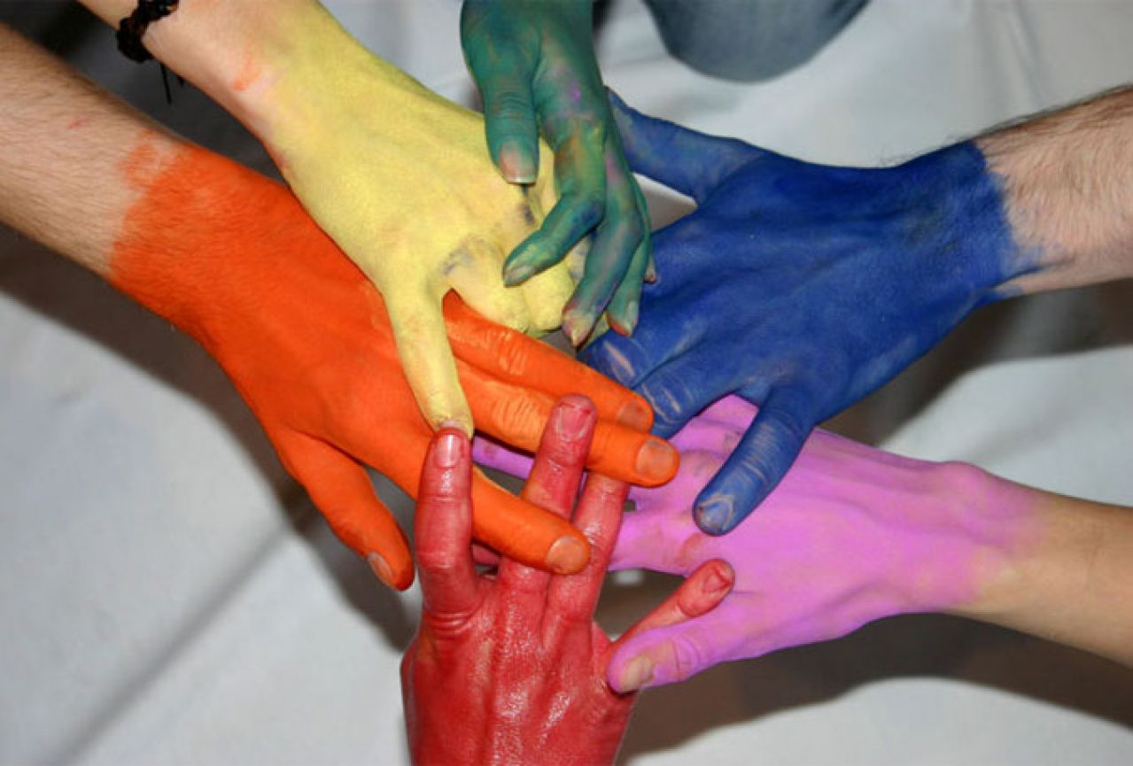 Vlada FBiH i Županija Sarajevo moraju isplatiti 3.000KM LGBT udruženju