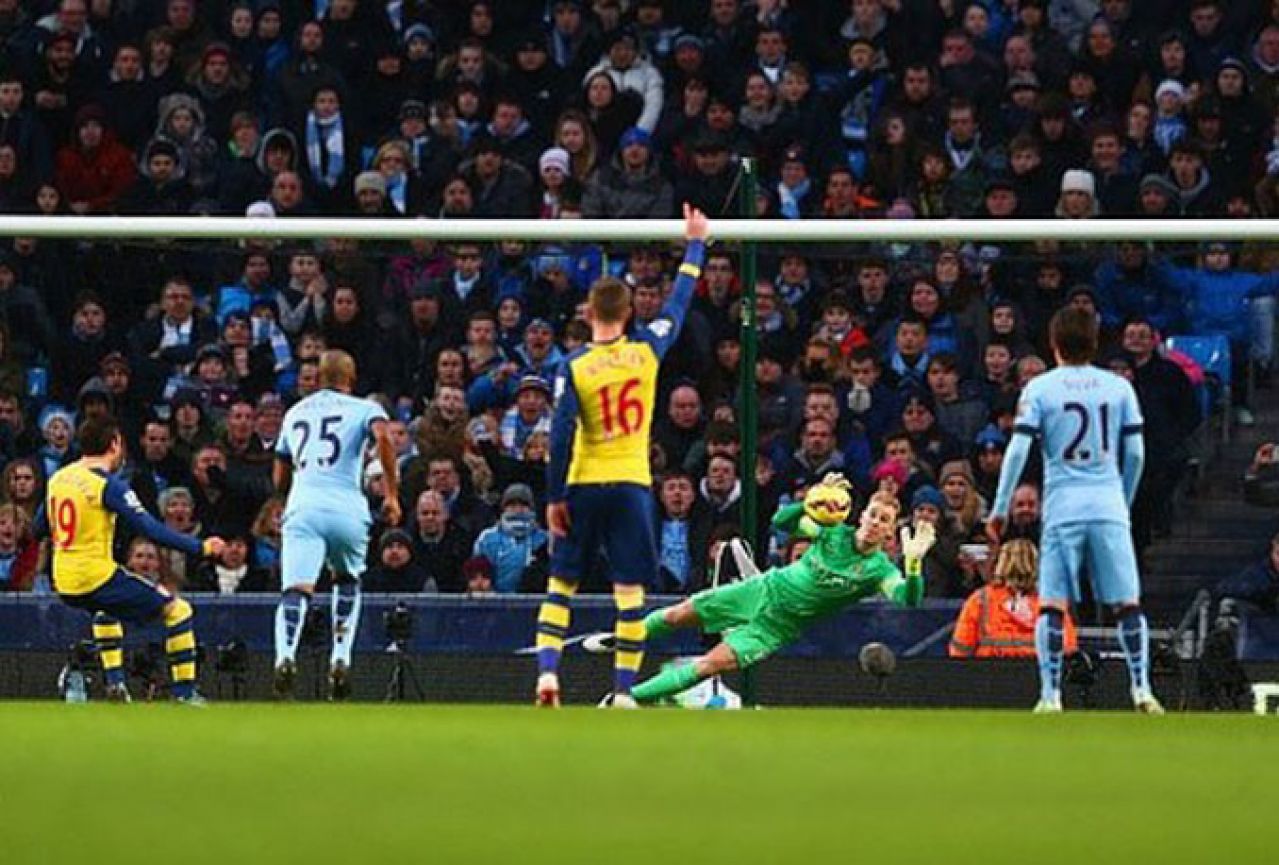 Arsenal šokirao Manchester City i pomogao Chelseaju