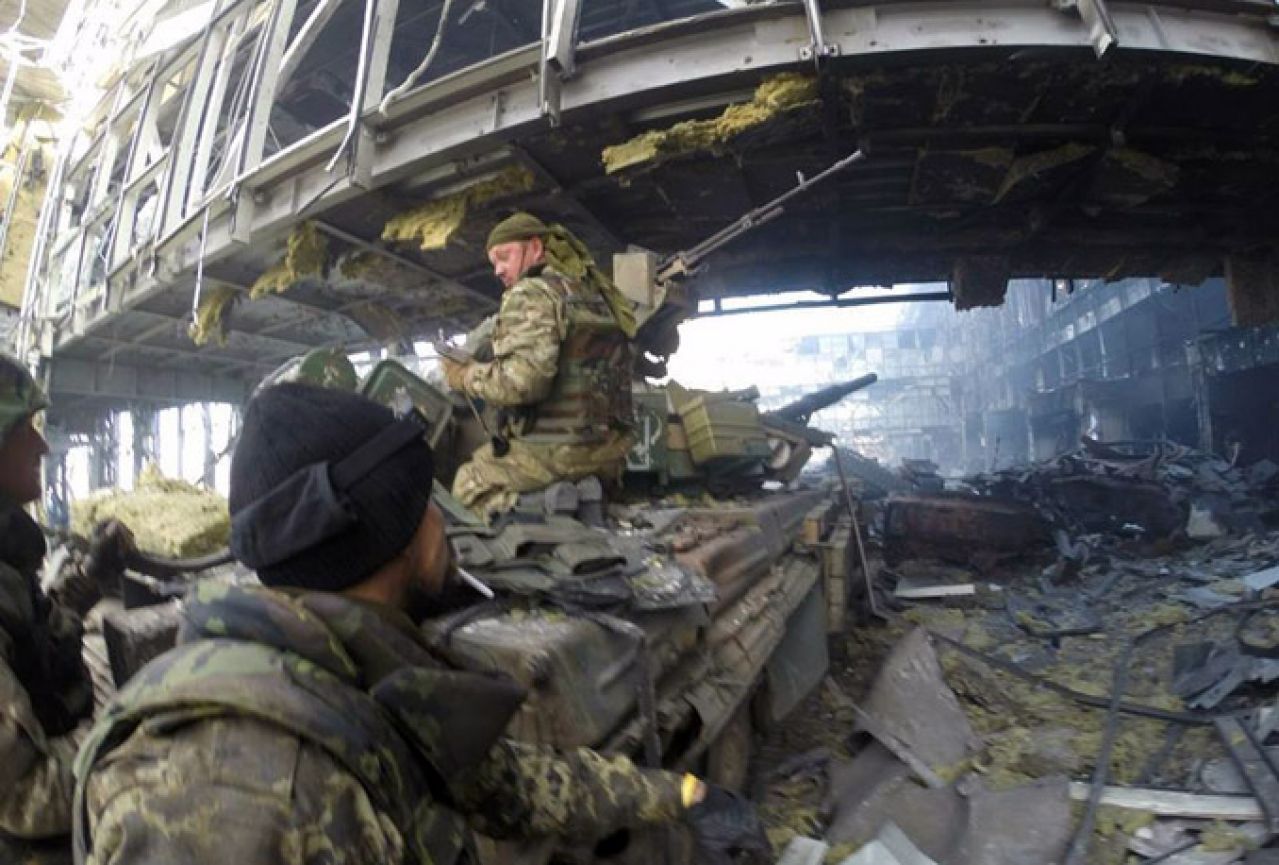 Opet propali ukrajinski mirovni pregovori, u Donjecku ginu civili