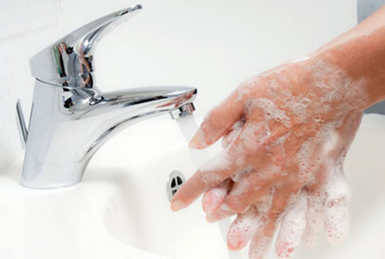 Samo pet posto ljudi ispravno opere ruke poslije WC-a!