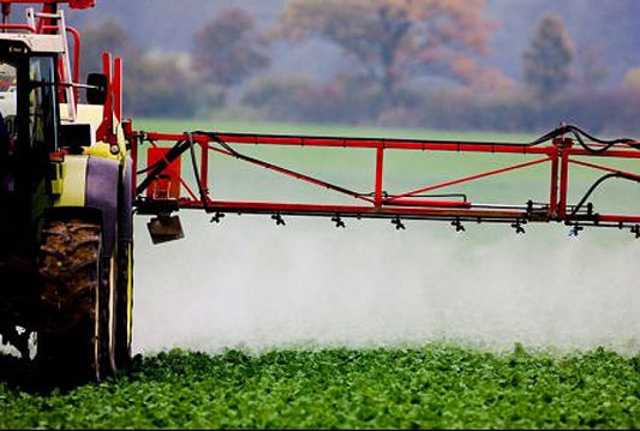 EU 'zažmurila' na pesticide