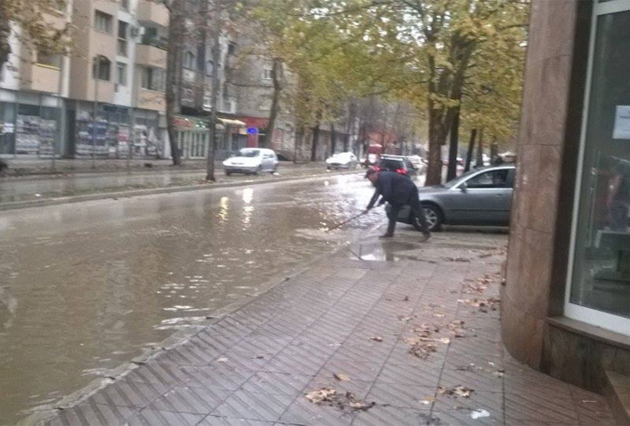 Hercegovina u pripravnosti zbog kiše, Sarajevo zbog snijega