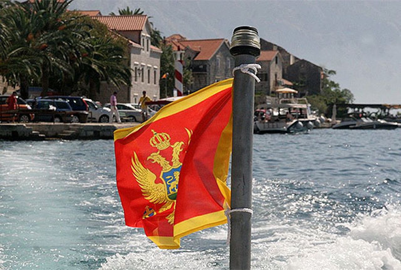 Trećina Crnogoraca u političkim strankama