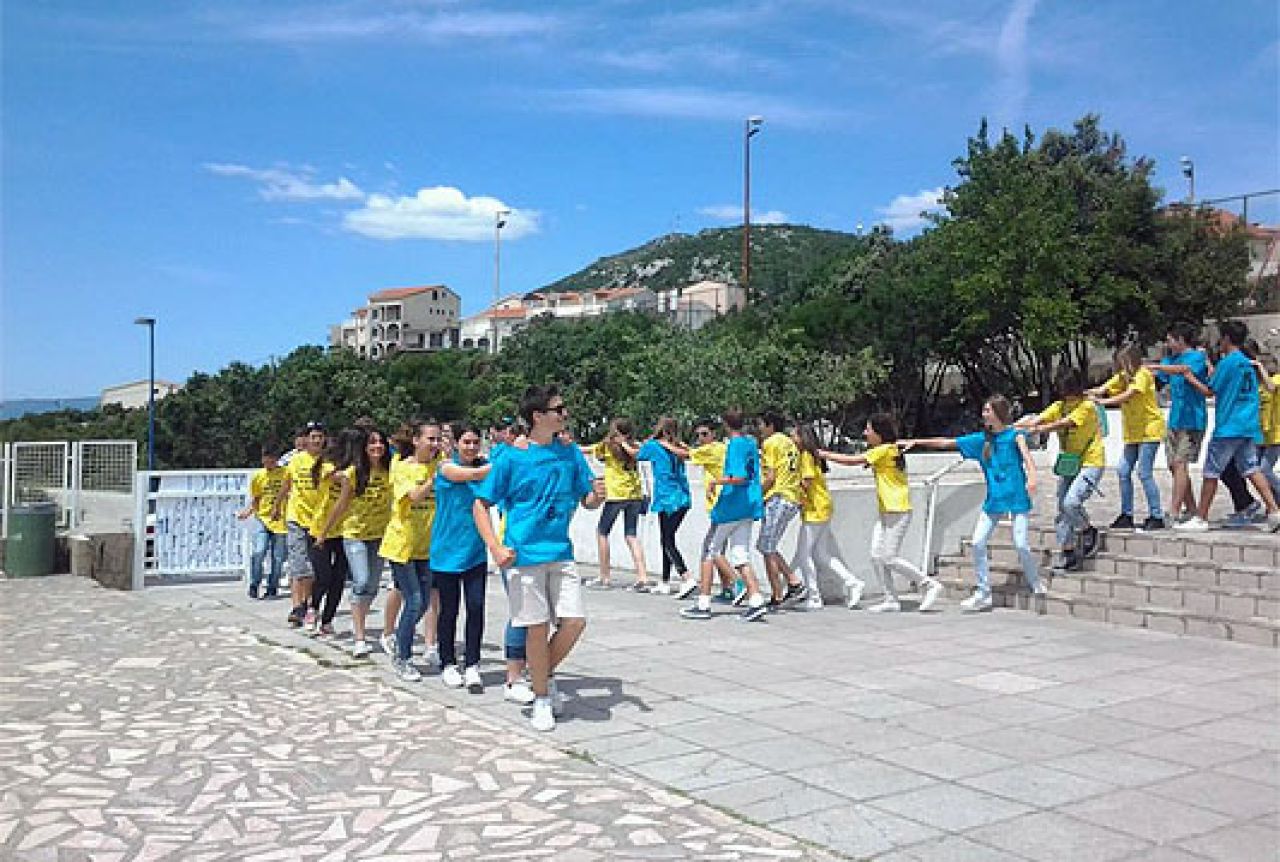 Neumljani uz pjesmu, ples i kupanje proslavili zadnji dan škole