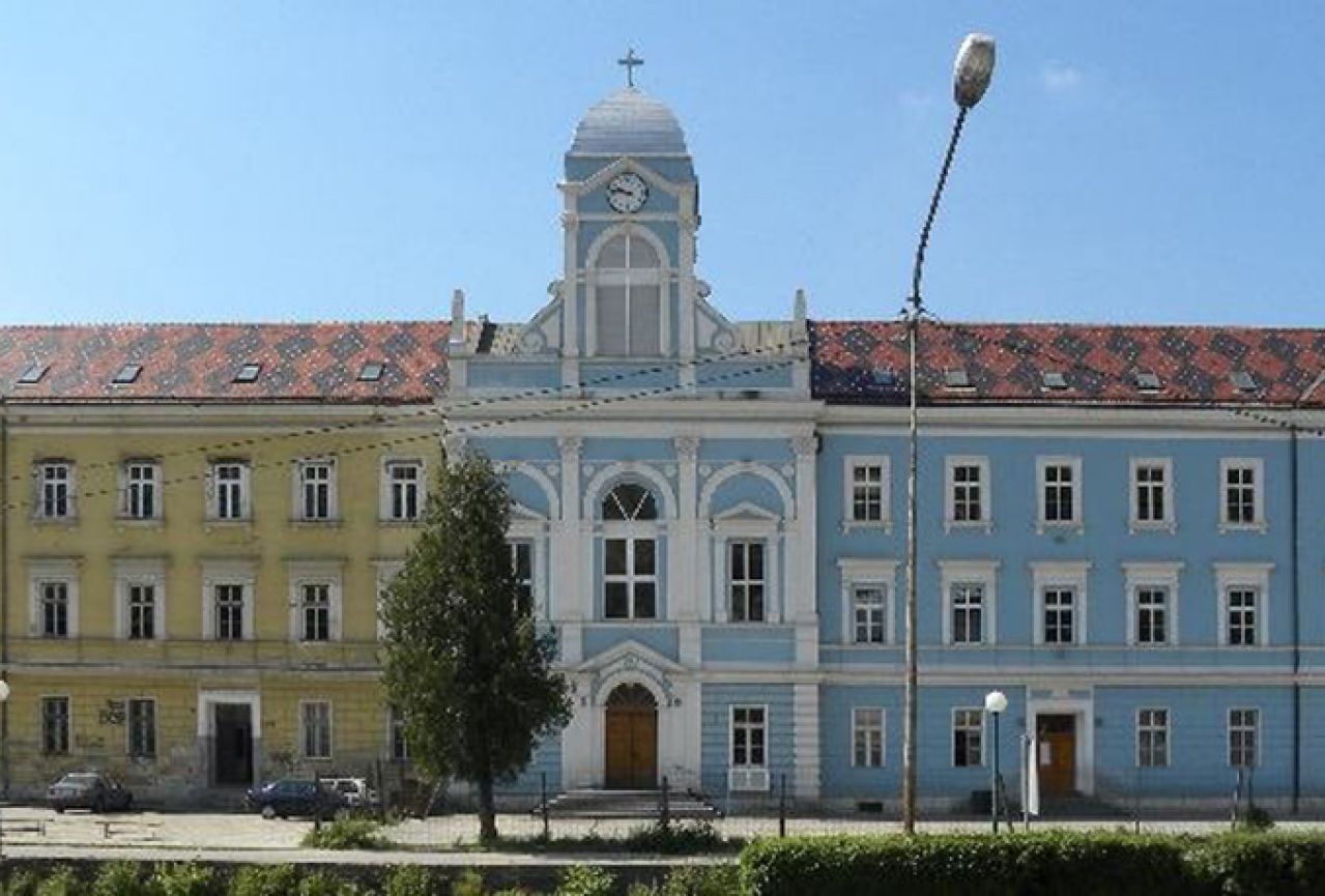 Vlada SBŽ-a o vraćanju zgrade Gimnazije Vrhbosanskoj nadbiskupiji