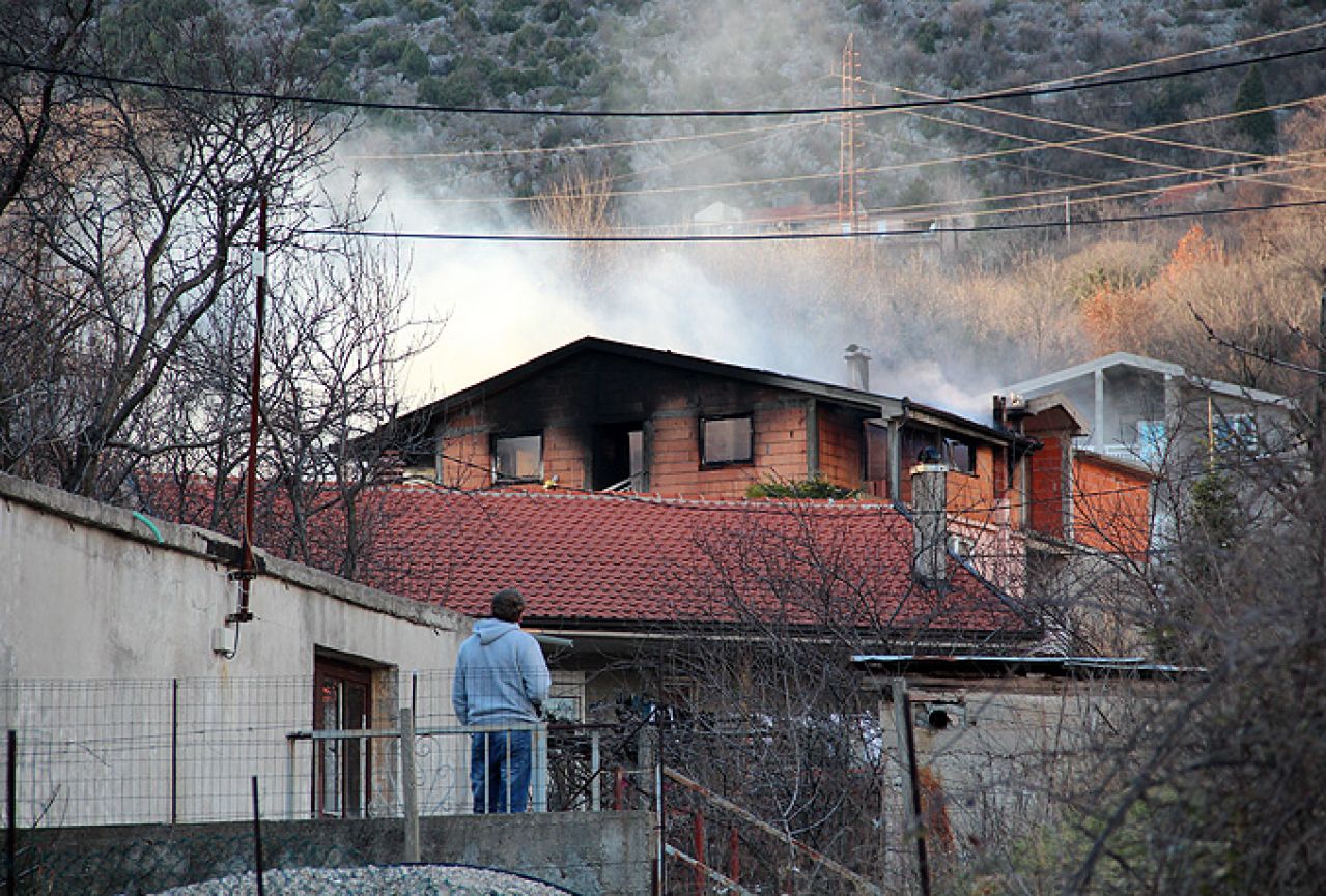 Mostar: Izgorjela obiteljska kuća