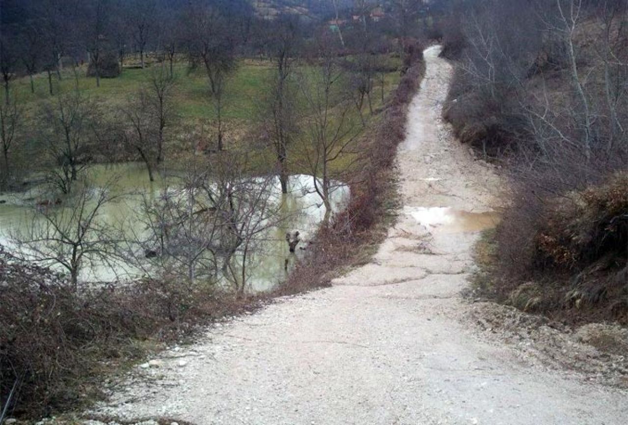 Klizište kod Konjica: Ako voda probije zapreku, plimni val će ugroziti grad