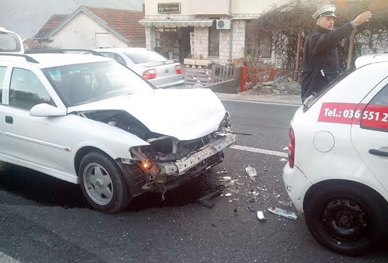 Mostar: U dva lančana sudara stradalo devet automobila