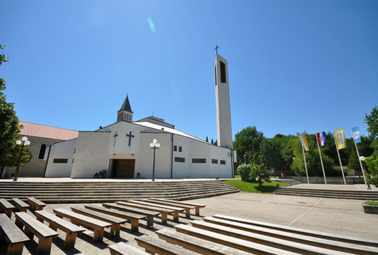 Mise za uočnicu i sv. Antu pratite uživo - Video prijenos preko interneta