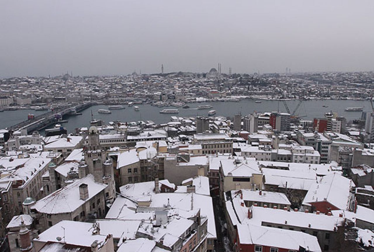 Snježna oluja paralizirala Istanbul