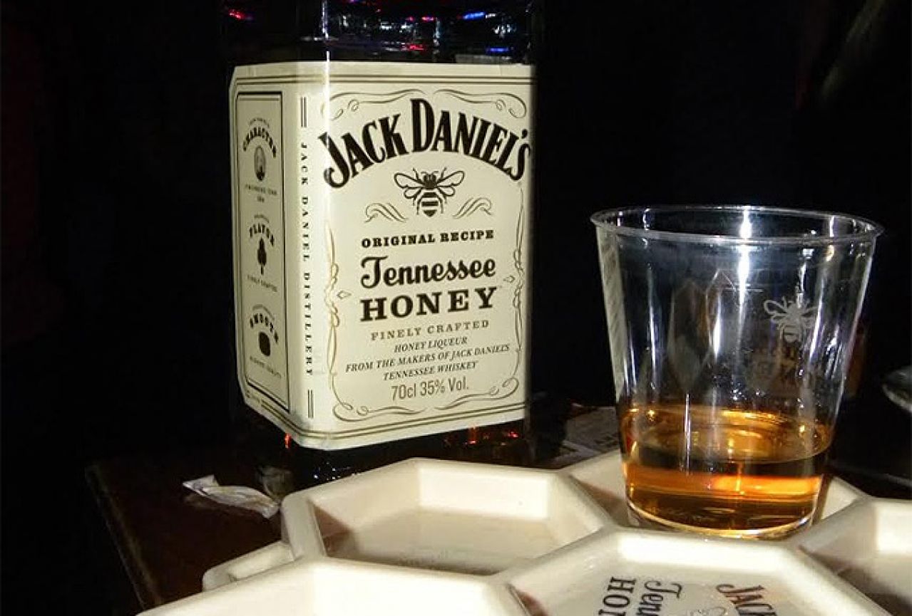 Mostarci uz maškare degustirali novi Jack Daniel's Tennessee Honey