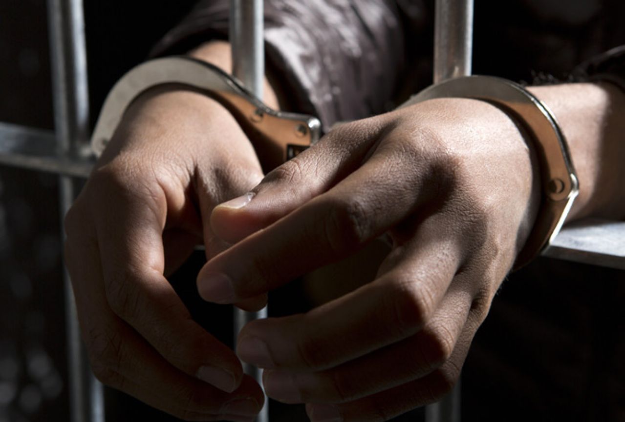 Privedene dvije osobe zbog navođenja maloljetnice na prostituciju
