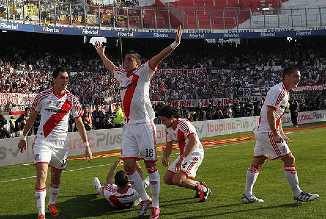 River Plate se protiv igranja u nebeskim visinama Bolivije borio Viagrom i - izgubio