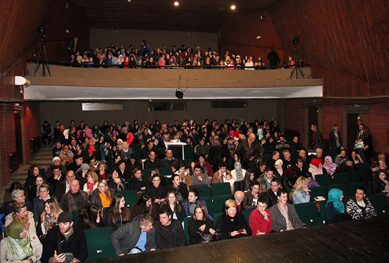 Publika u suzama napuštala dvoranu Narodnog pozorišta Mostar