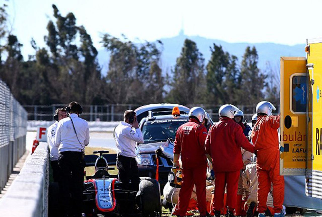 Alonso bolidom udario u zid, helikopterom prebačen u bolnicu