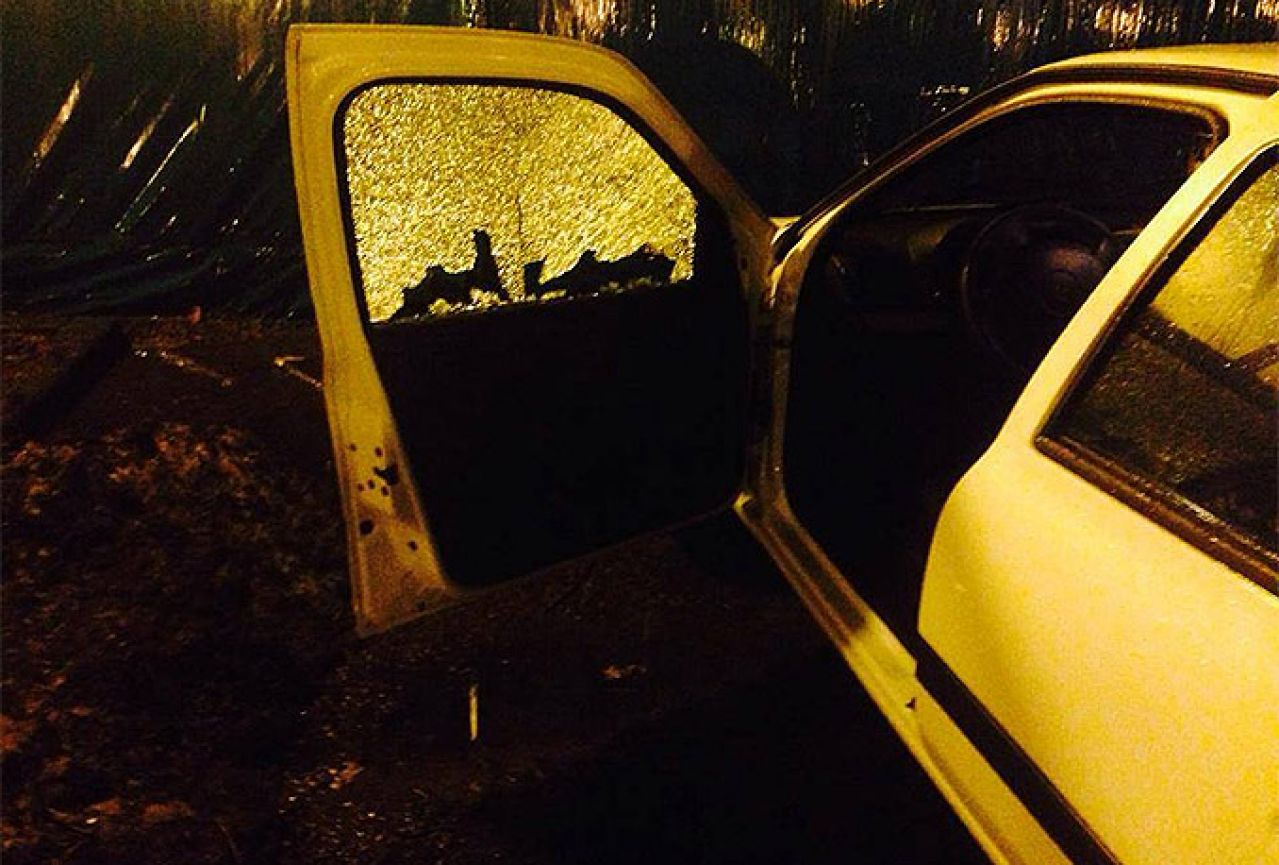 Gradonačelniku Metkovića razbijeno staklo na automobilu