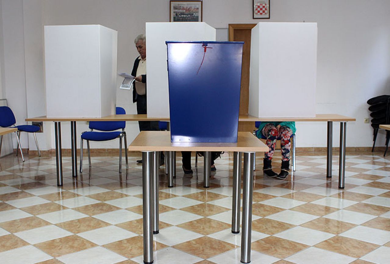 Izborni zakon i četiri Srbina