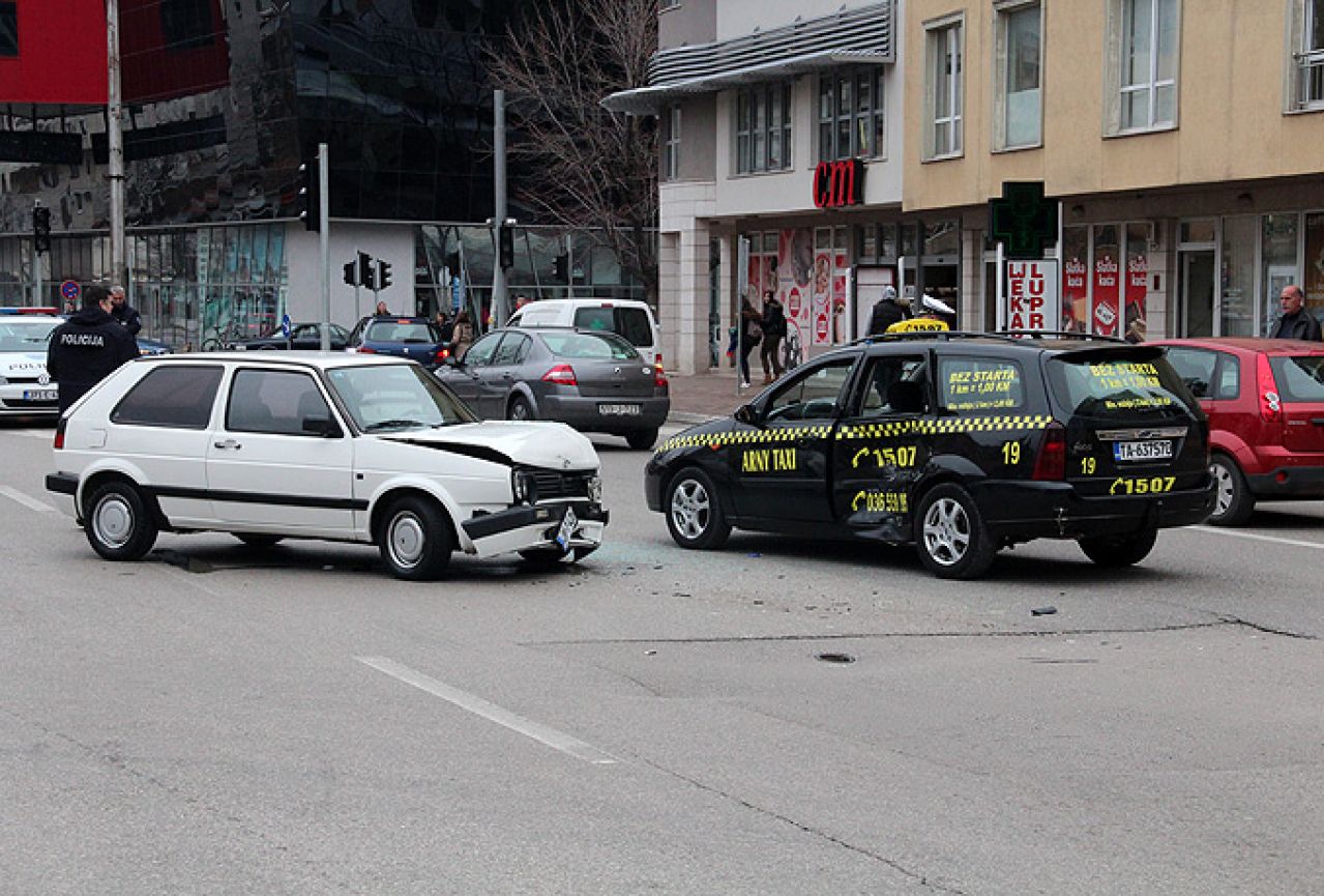Mostar: Jedna osoba ozlijeđena u prometnoj nesreći