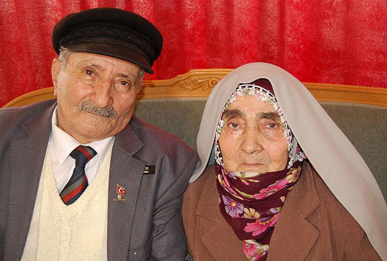 Ni siromaštvo im ništa ne može: Par u braku preko 70 godina