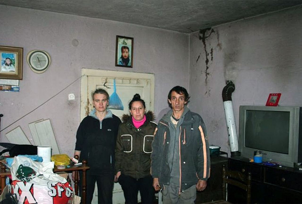 Tomislavgrad: Nakon požara obitelj 'vozaju' od vrata do vrata, a pomoći nema