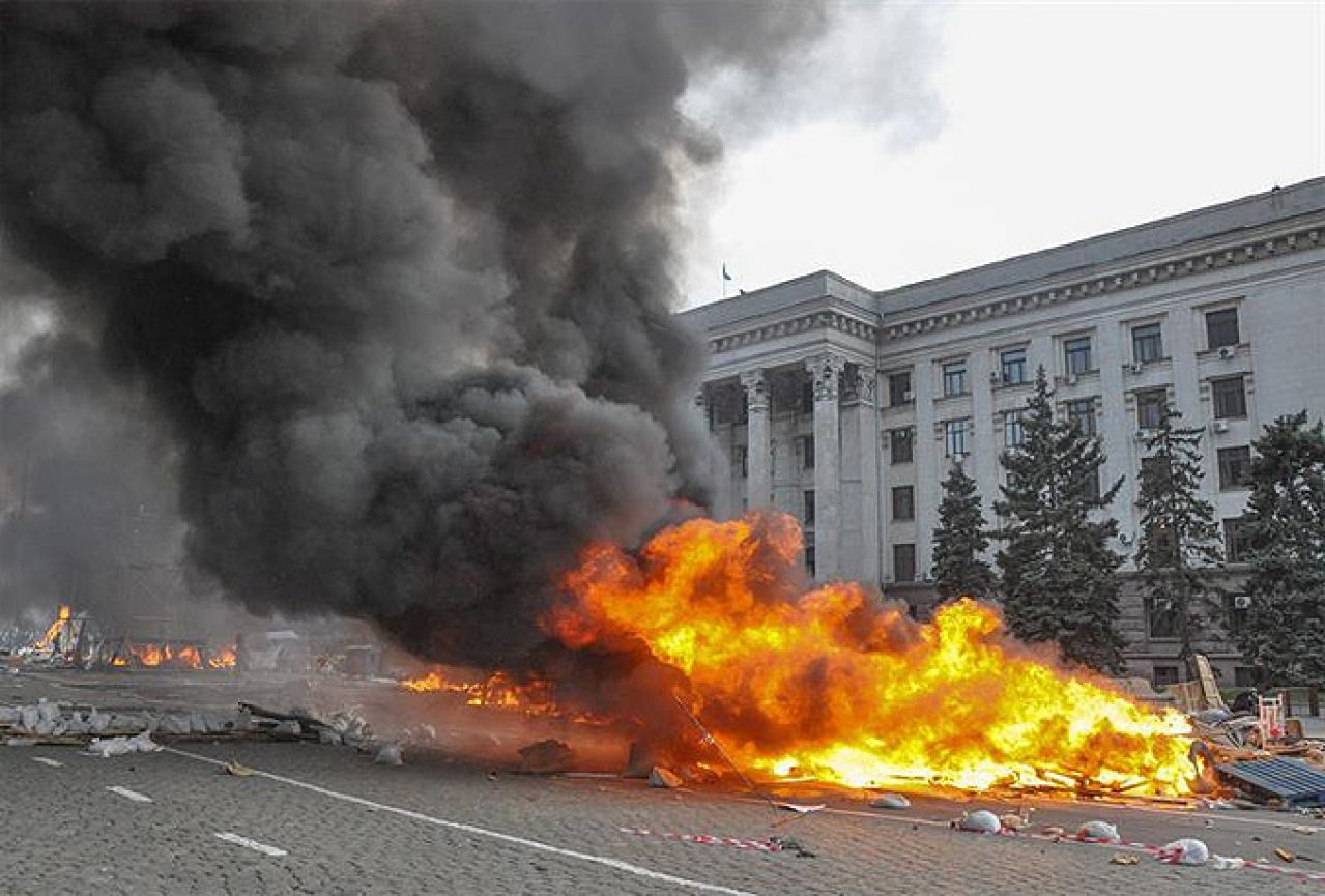 Eksplozivna naprava raznijela dio zgrade desnog centra u Odesi