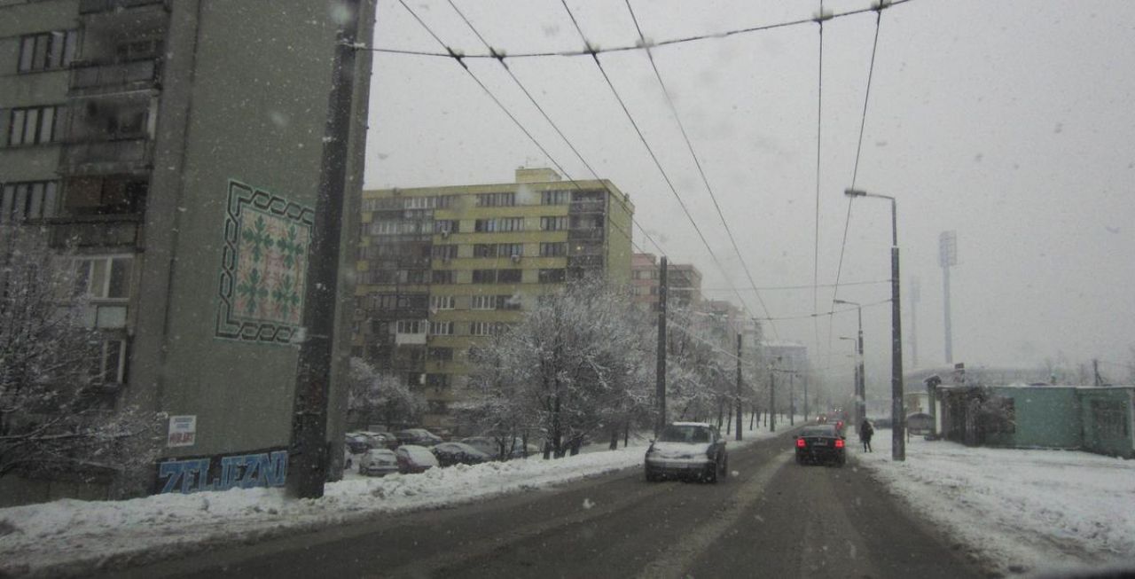 Zbog snijega u BiH i dalje otežan promet