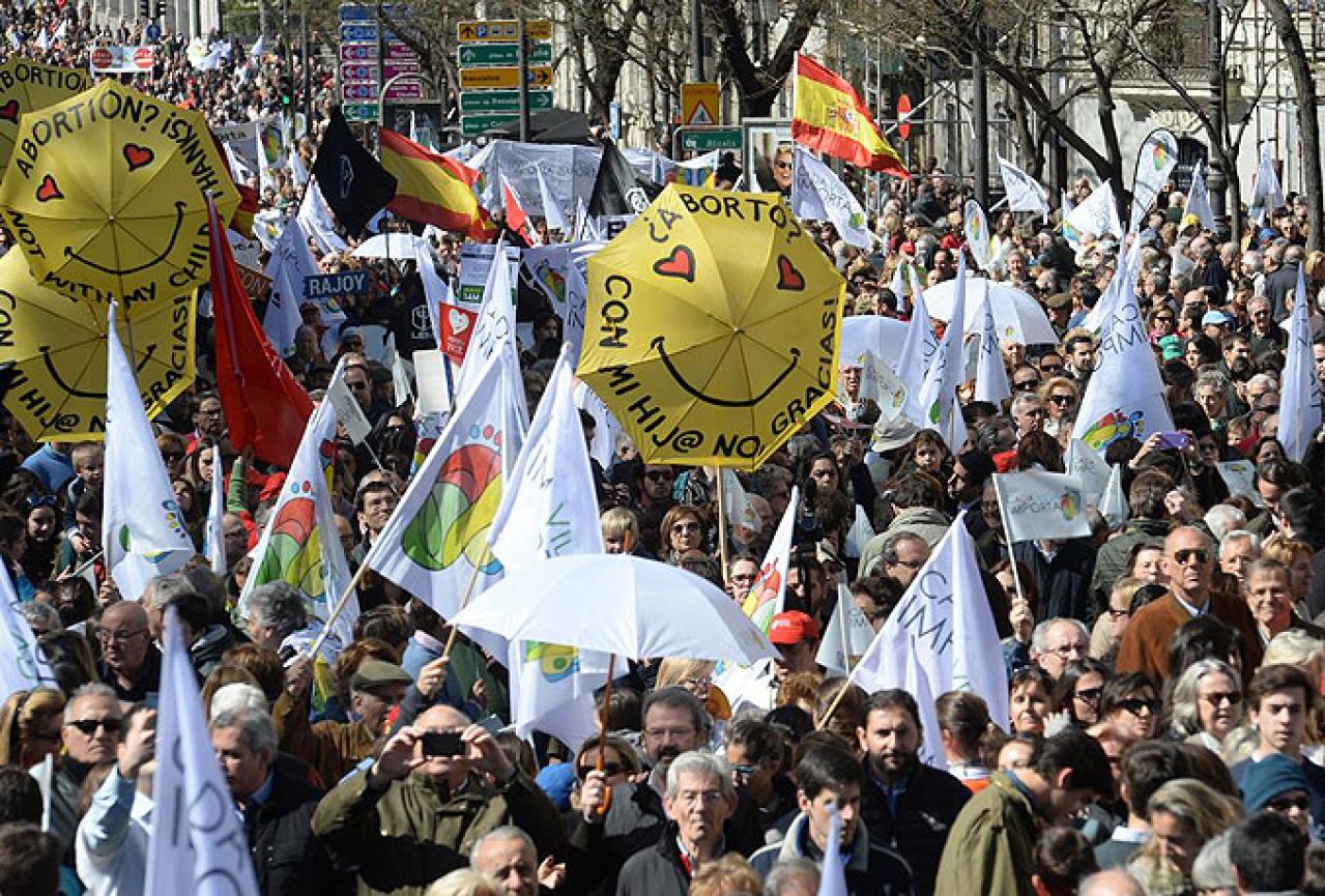 Španjolska: Tisuće ljudi na ulicama zbog abortusa