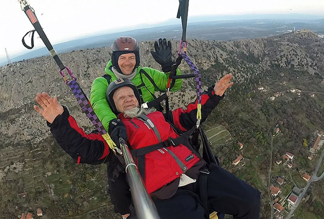 Ljubuški: Janko Bebek, najstariji paraglider na Balkanu!