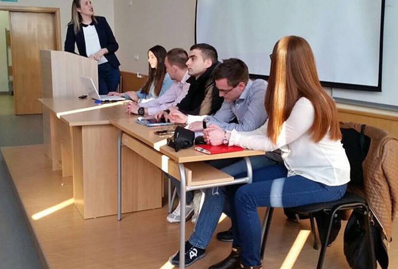 Studentski zbor Sveučilišta u Mostaru posjetio studij u Orašju