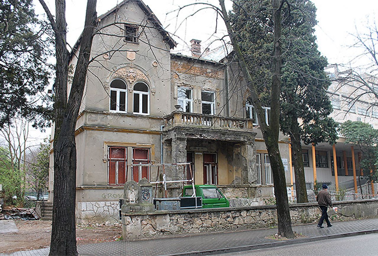 Još jedan urbicid u Mostaru: Aluminijski otvori na vili iz 1905. godine