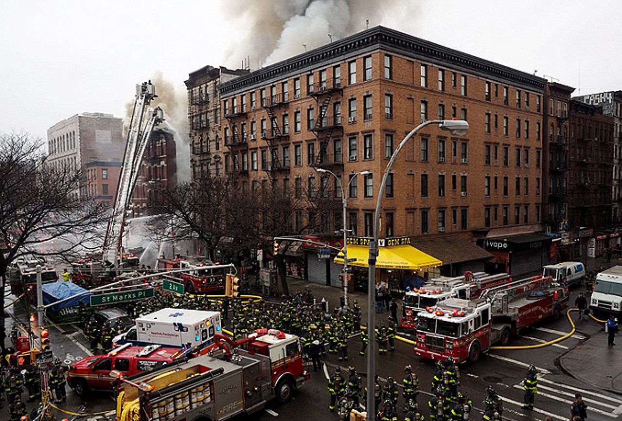 U New Yorku se urušila zgrada, izbio požar