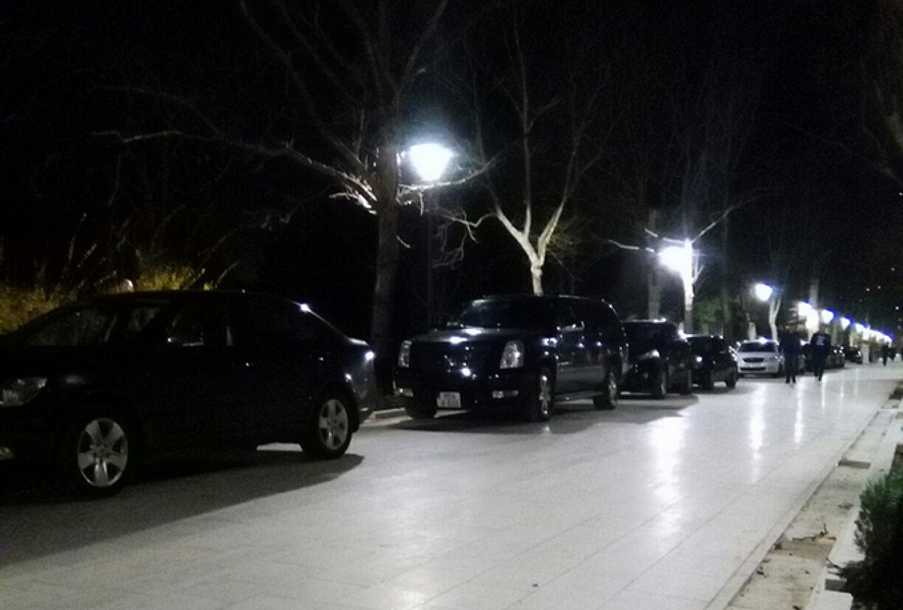 Stigla gospoda: Bijesna vozila okupirala šetnicu u Mostaru