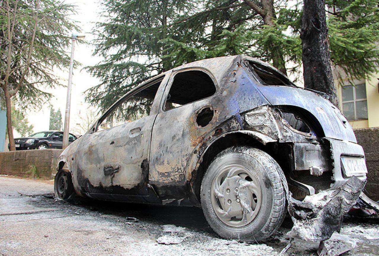 U Mostaru izgorio još jedan osobni automobil
