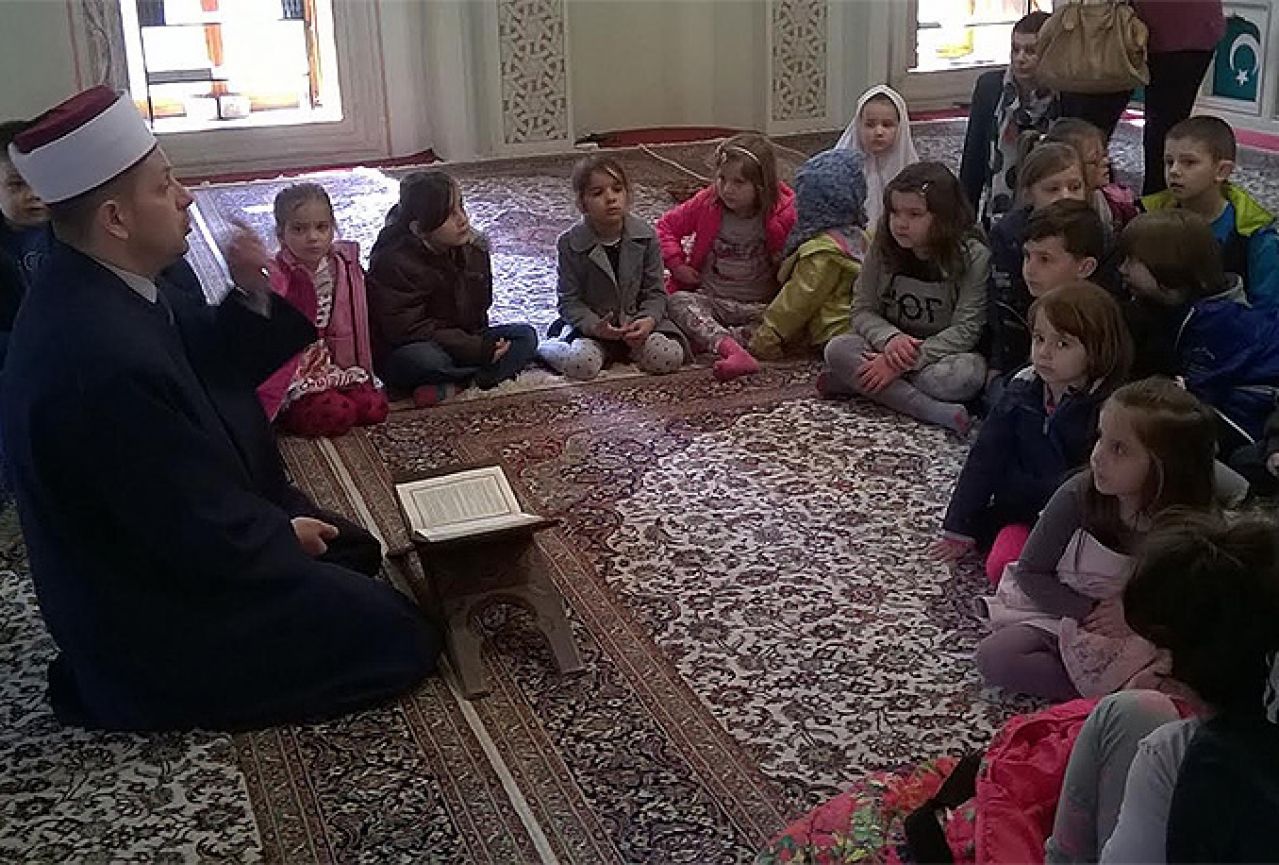 Djeca iz mostarskih vrtića zajedno u posjeti vjerskih objekata