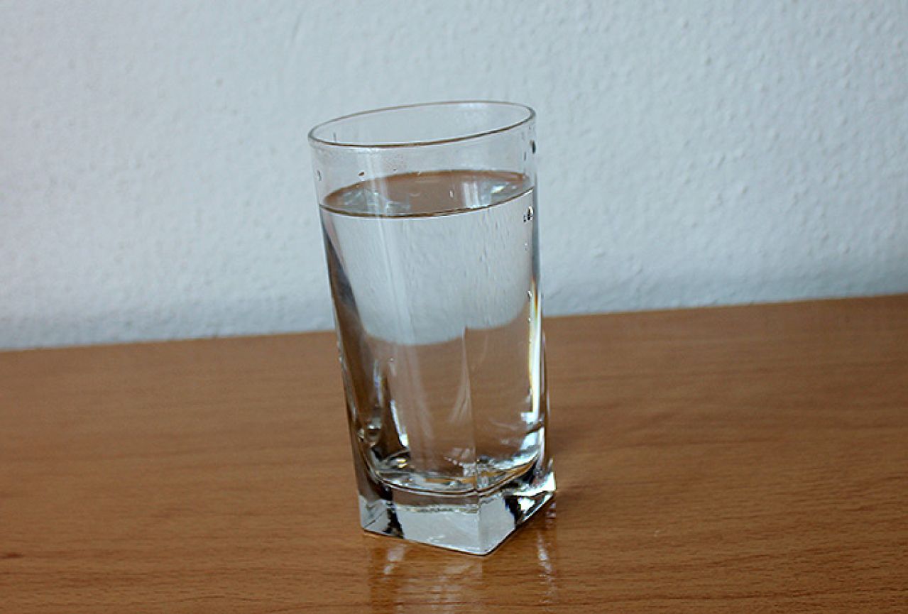 Je li zdravija voda iz slavine ili iz boce?