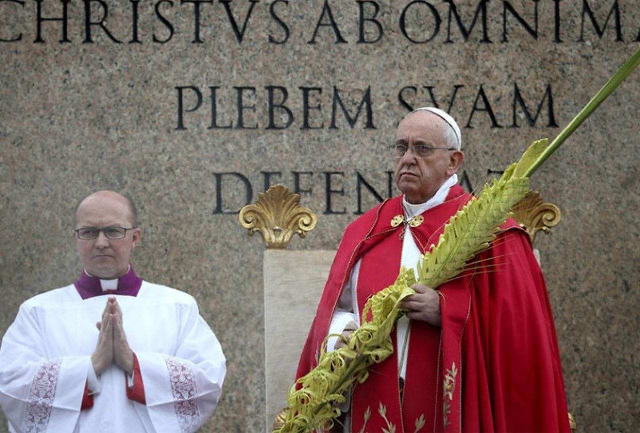 Papa Franjo odao počast žrtvama koje su ubili islamisti