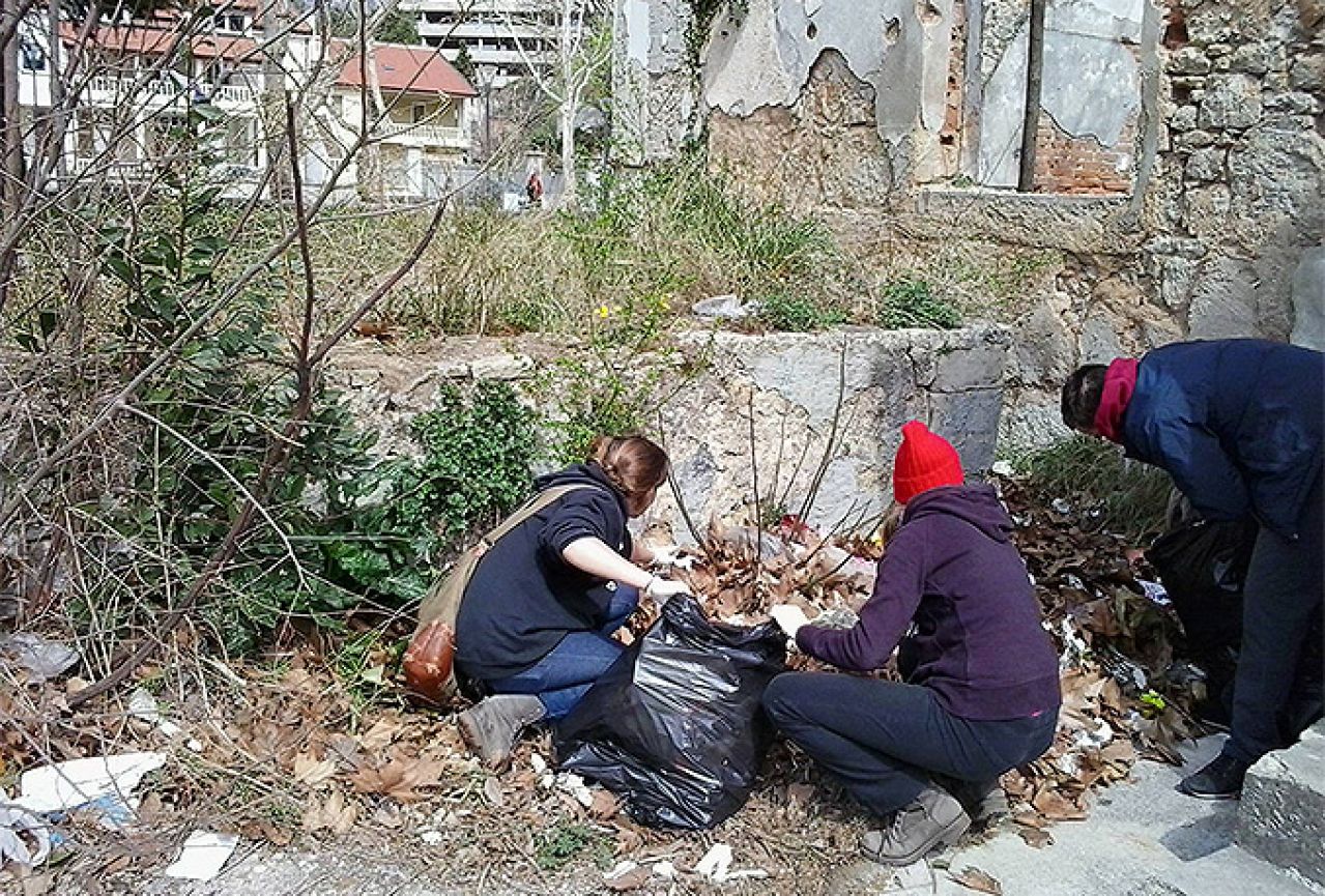 U središtu Mostara prikupljeno preko 40 vreća smeća
