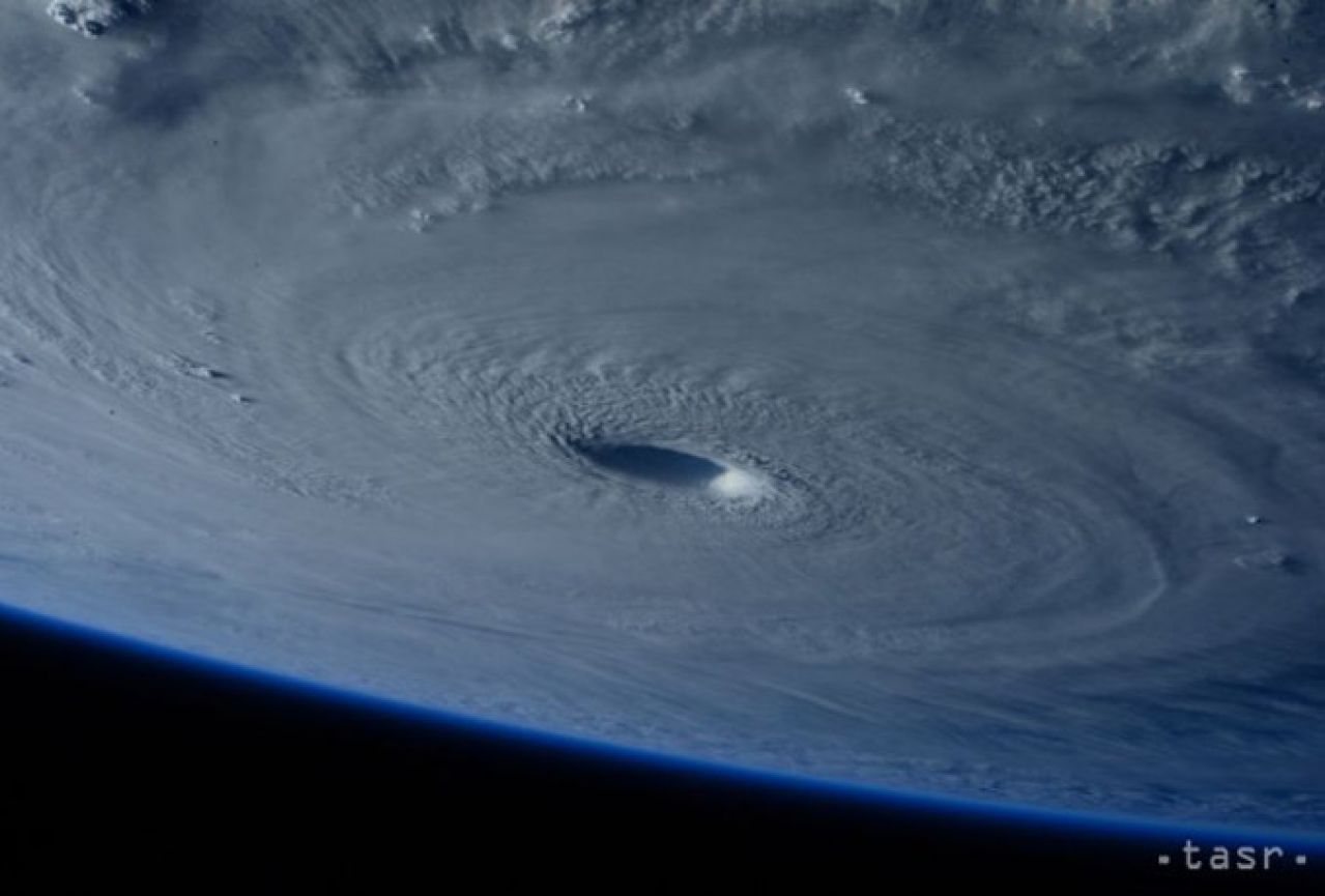 Opasni tajfun snimljen iz svemira