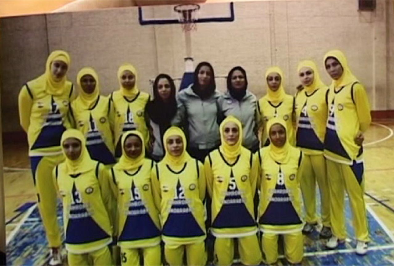 Trebinjka s hidžabom igra košarku u Iranu