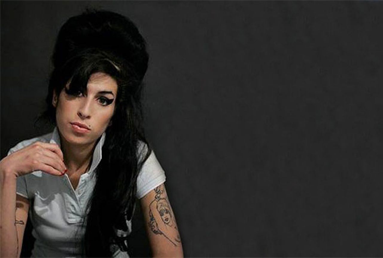 Stigao trailer: Amy Winehouse se bojala slave