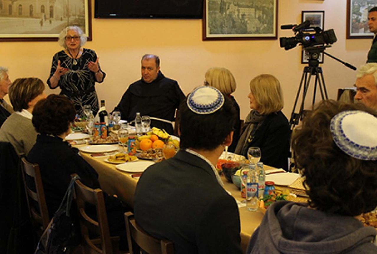 Mostarski Židovi proslavili Pesah u prostorijama Franjevačkog samostana u Mostaru