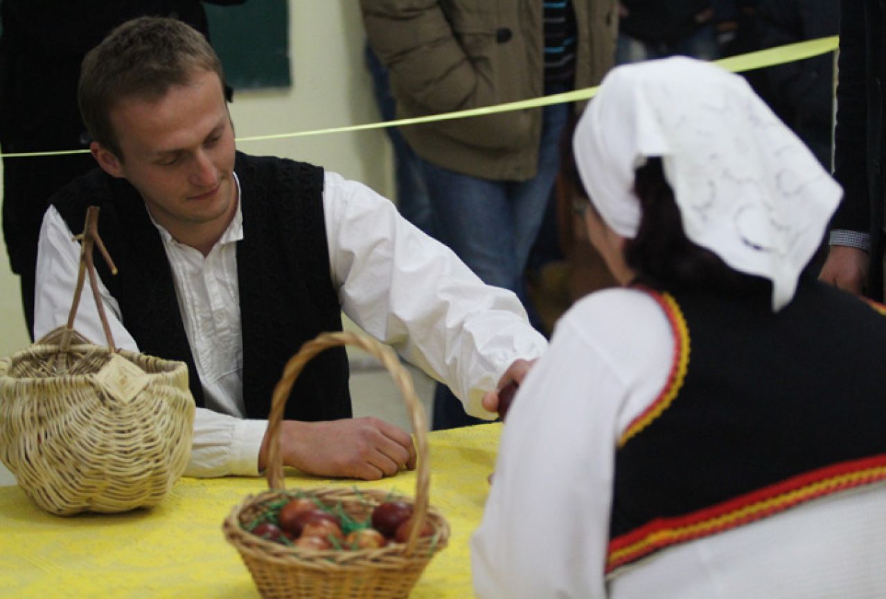 U Čapljini održane tradicionalne Uskrsne igre - izabrana najtvrđa i najljepša pisanica