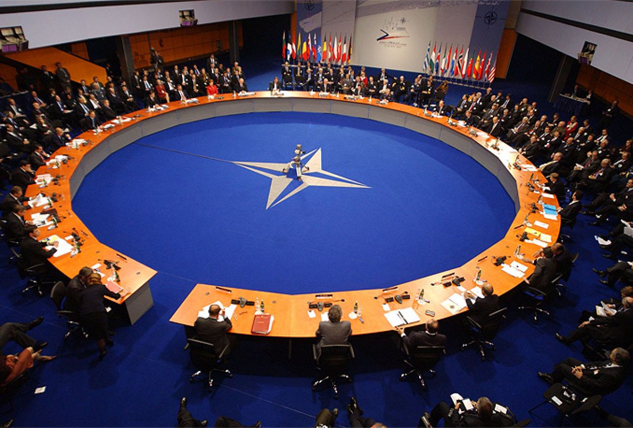 Grabar-Kitarović: Vrata NATO-a moraju ostati otvorena za jugoistočnu Europu