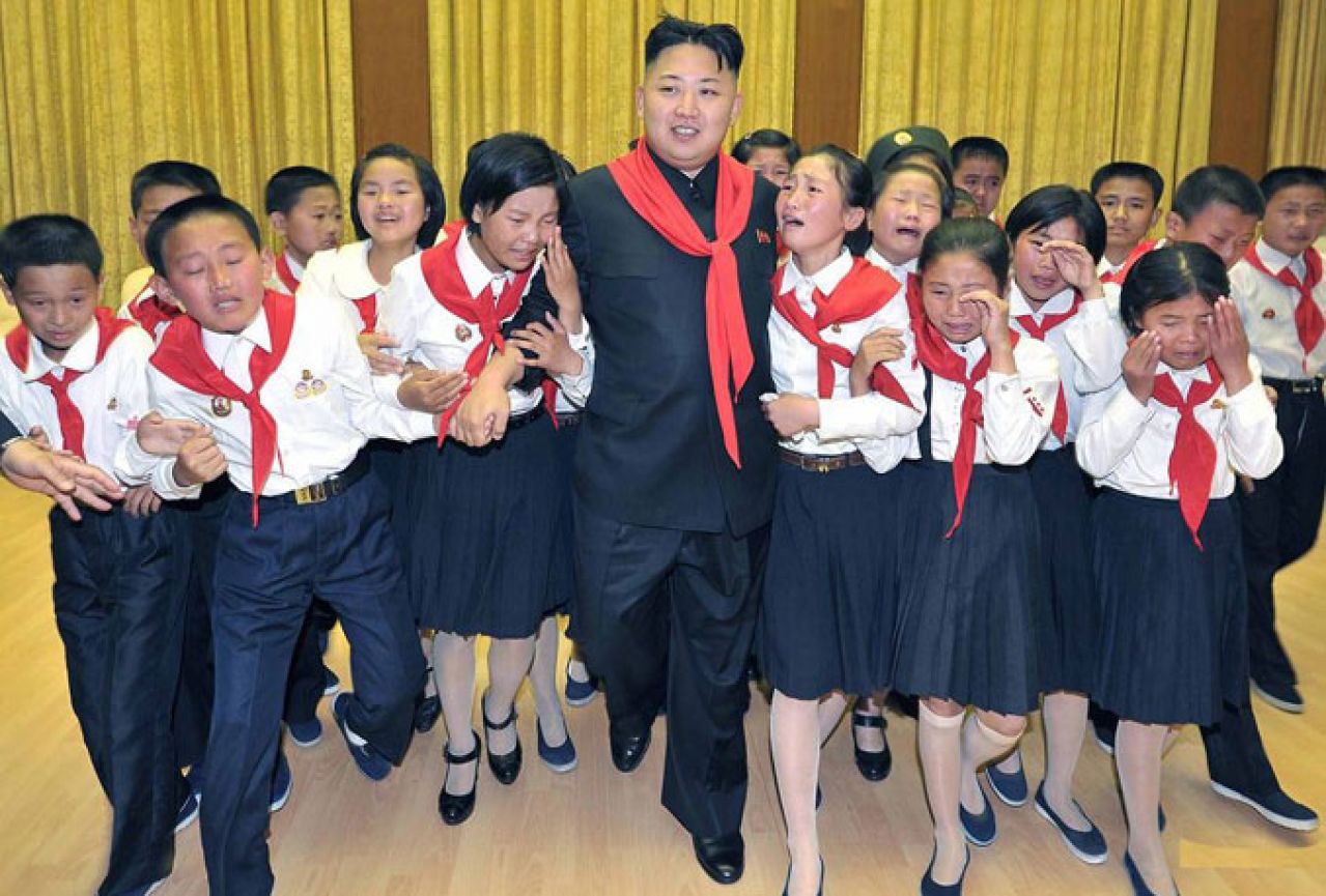 Kim Jong Un u škole uveo udžbenik o sebi