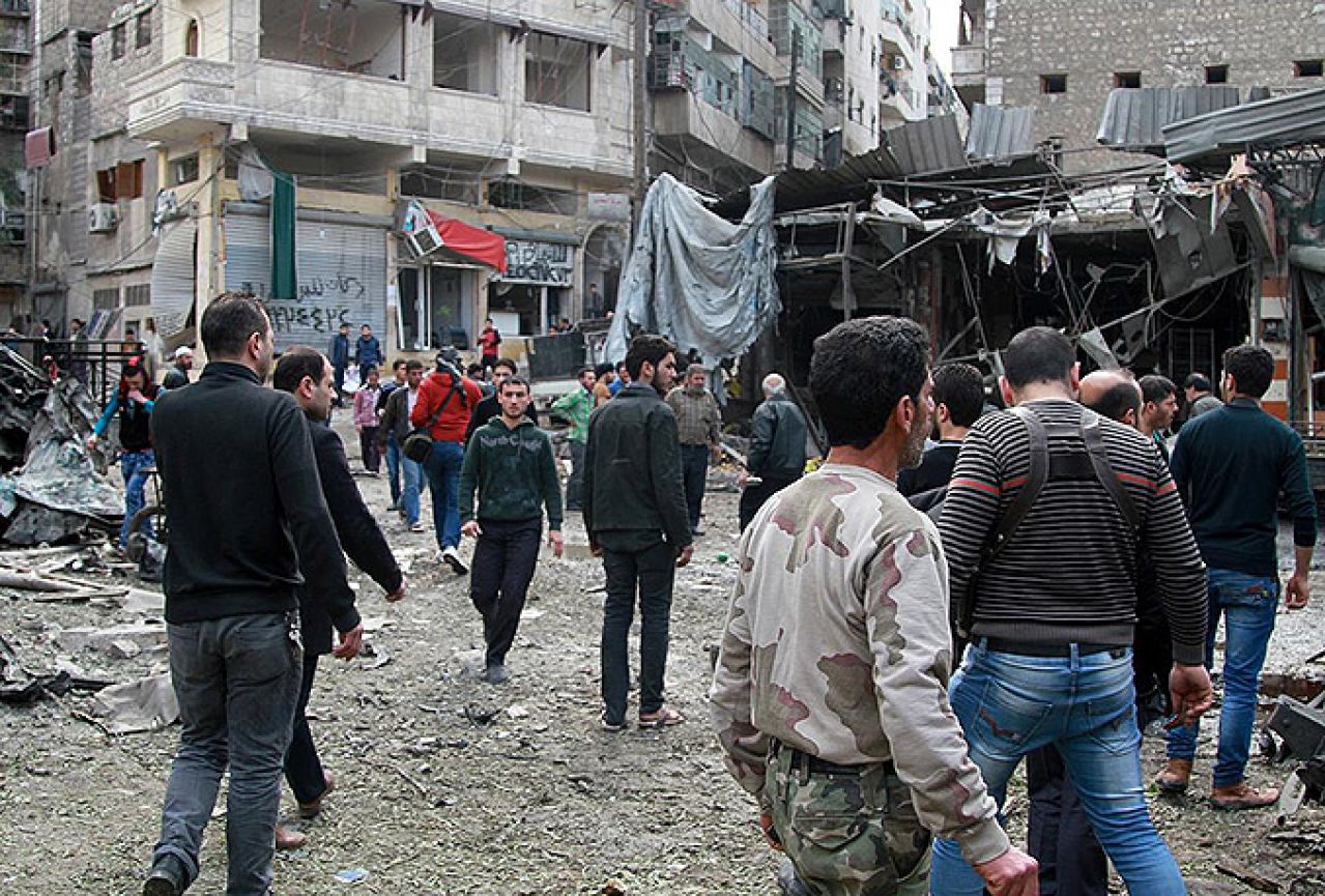 Avioni sirijske vojske bombardirali tržnicu: Poginulo 25 civila