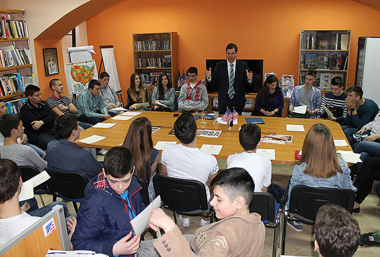 Spelling Bees u Mostaru: Učenici se natjecali u slovkanju riječi