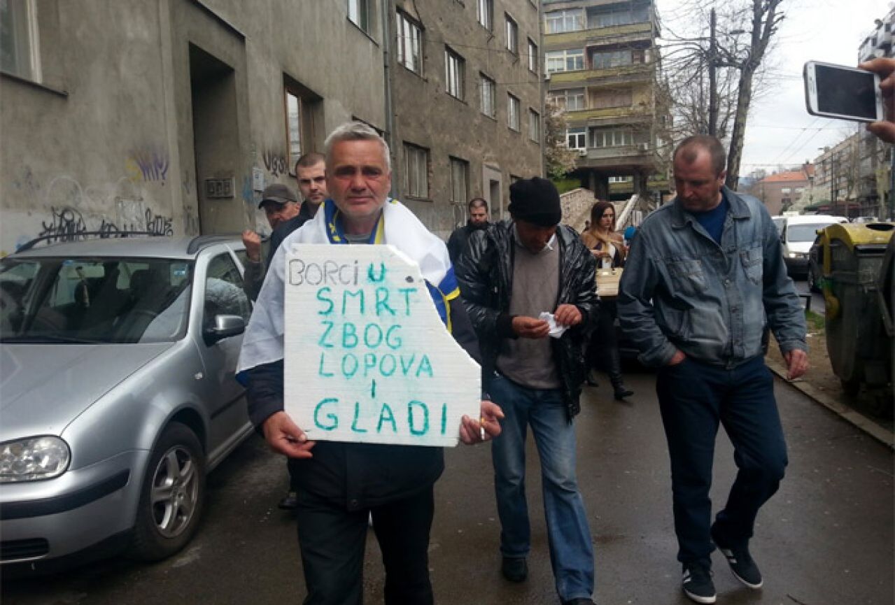 Borcima policija oduzela benzin; Dobili posao u Šipadu